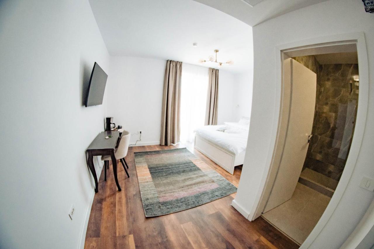 Hotel B4 Oradea Extérieur photo