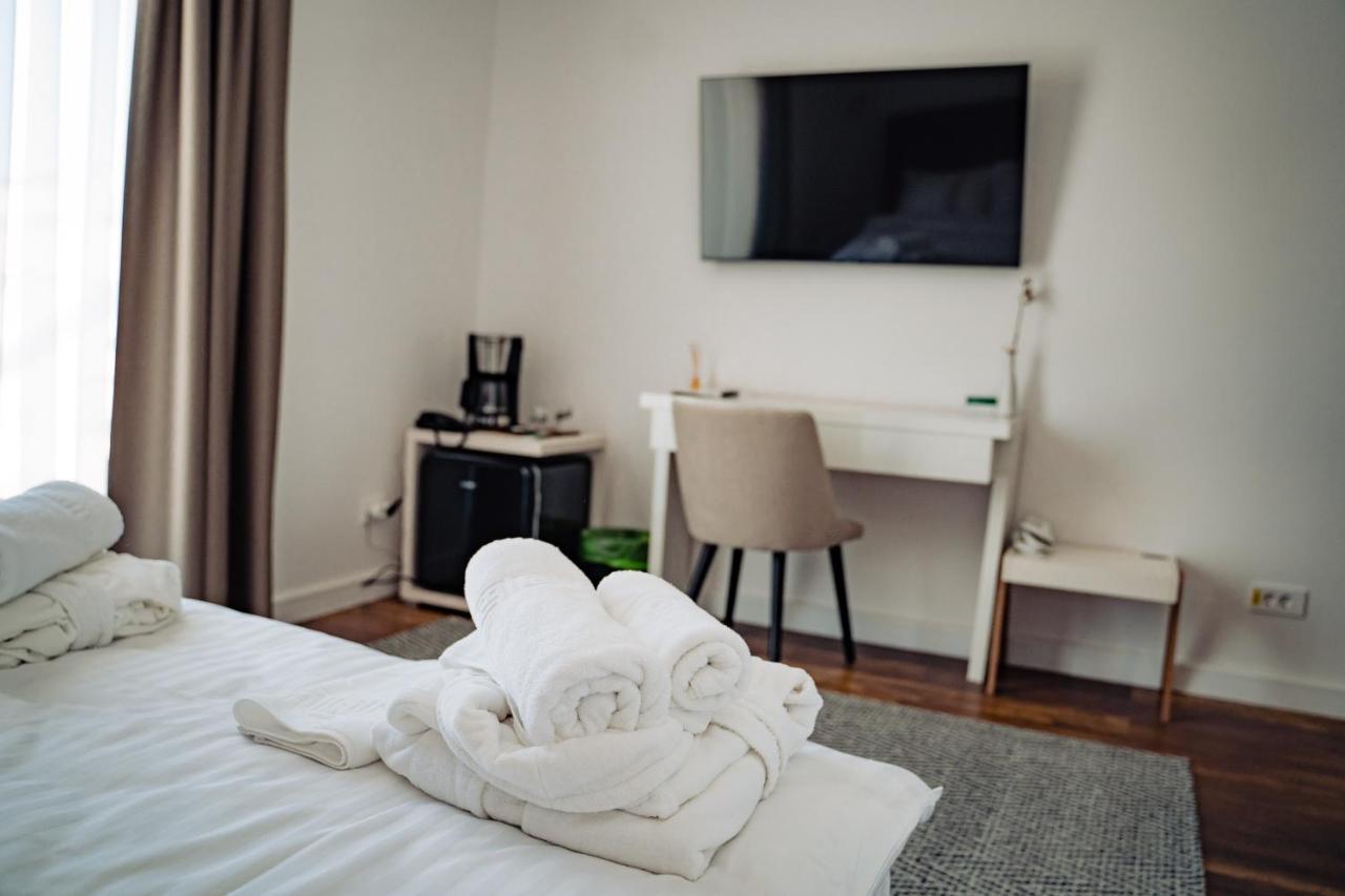 Hotel B4 Oradea Extérieur photo
