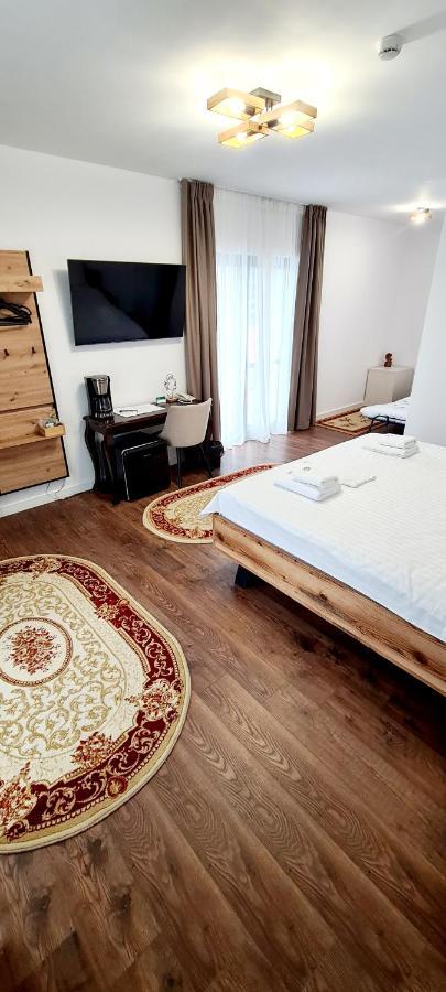 Hotel B4 Oradea Extérieur photo