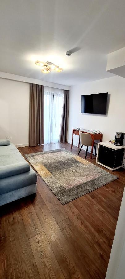 Hotel B4 Oradea Extérieur photo