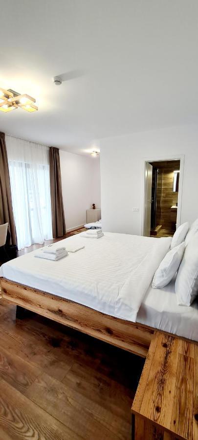 Hotel B4 Oradea Extérieur photo
