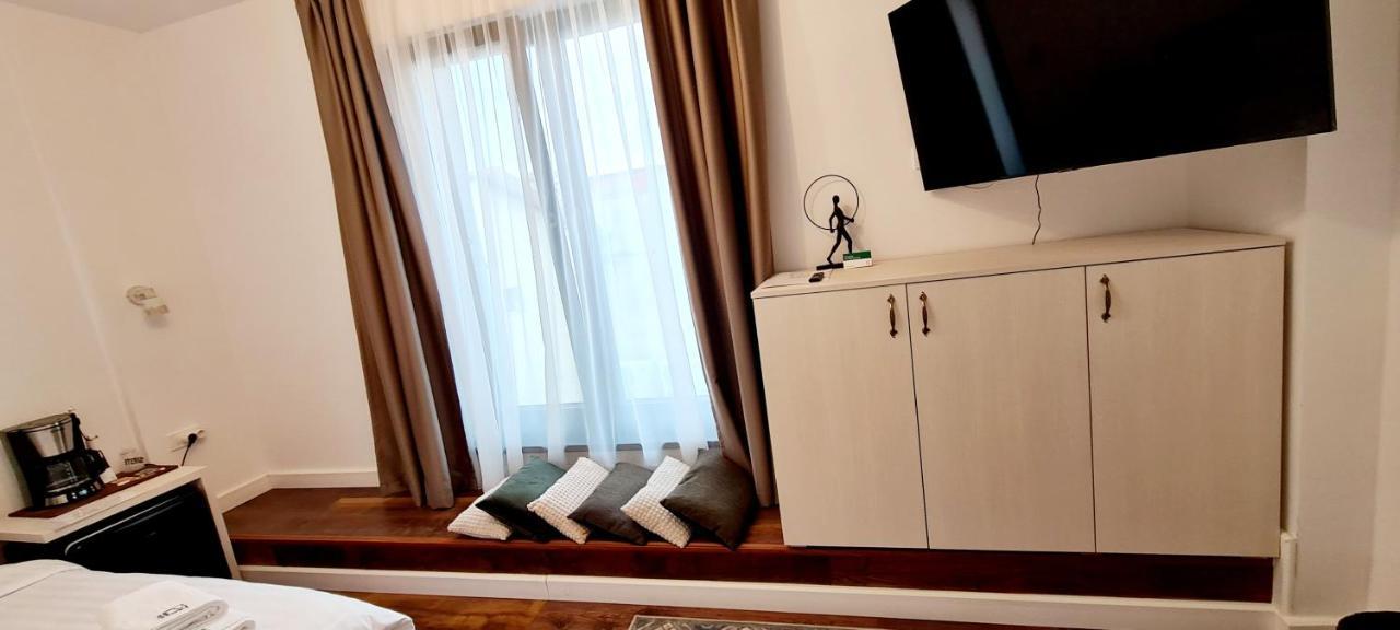 Hotel B4 Oradea Extérieur photo