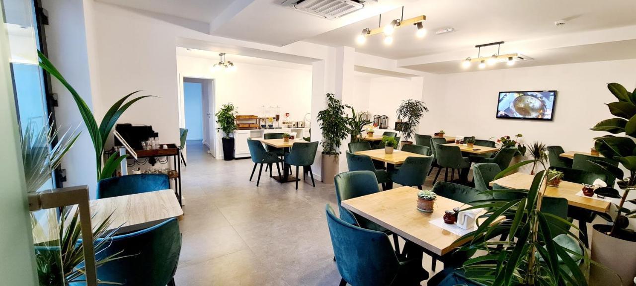 Hotel B4 Oradea Extérieur photo