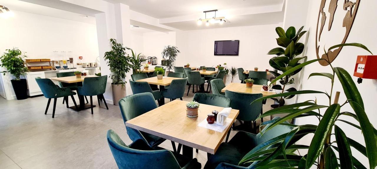 Hotel B4 Oradea Extérieur photo