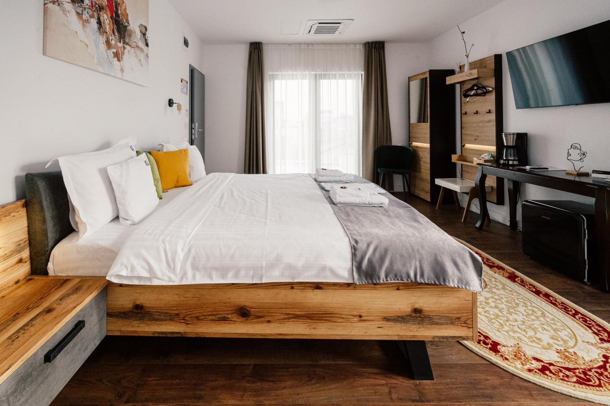 Hotel B4 Oradea Extérieur photo