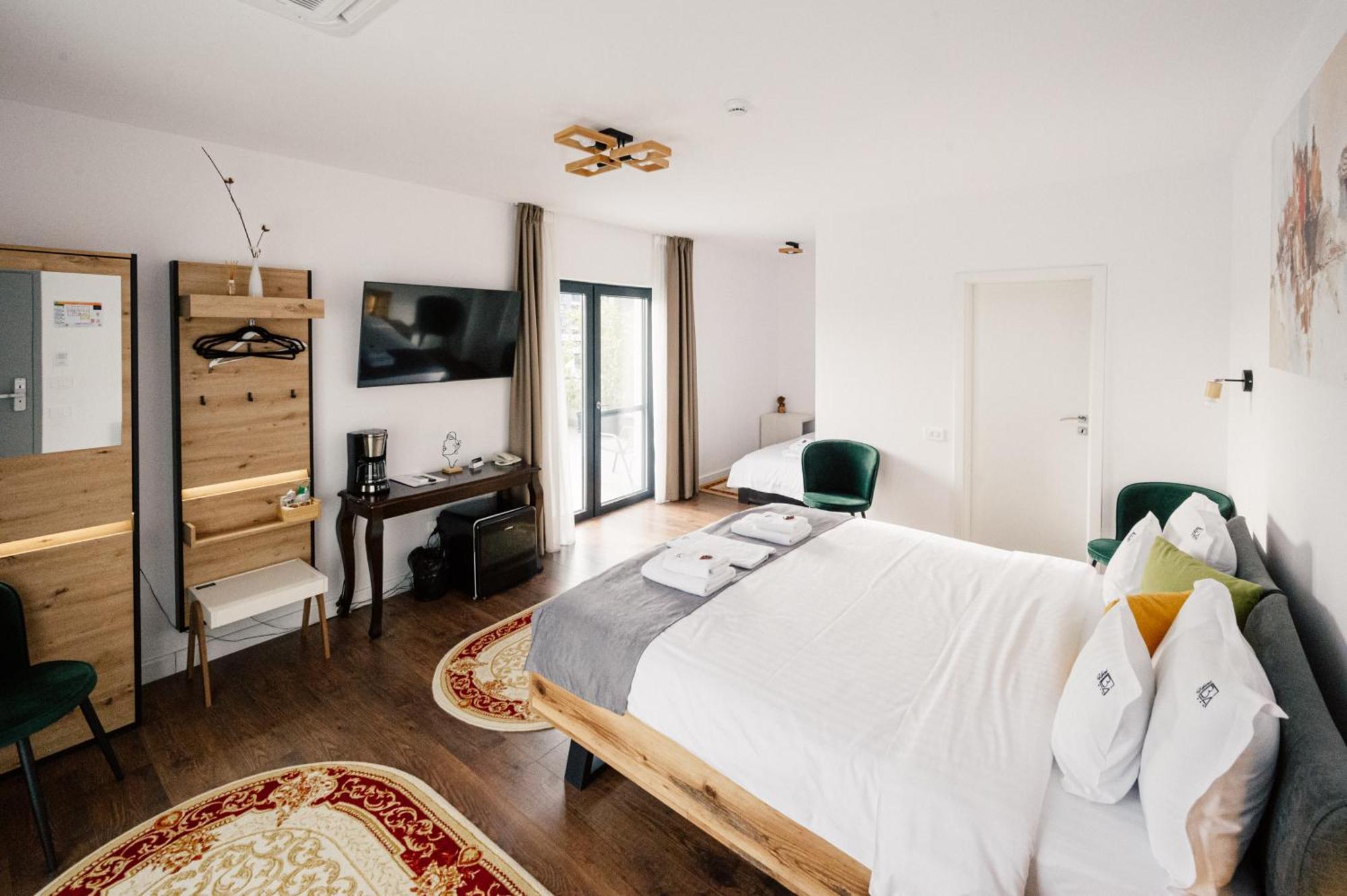 Hotel B4 Oradea Extérieur photo