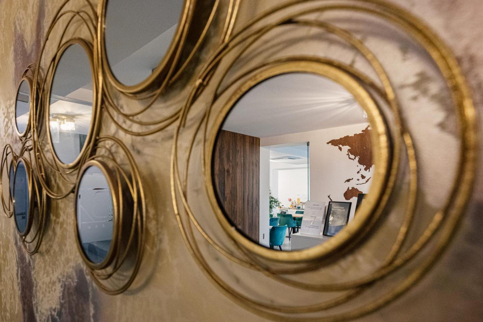 Hotel B4 Oradea Extérieur photo